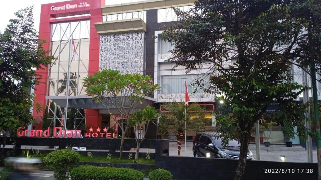Grand Dian Hotel Slawi 테갈 외부 사진