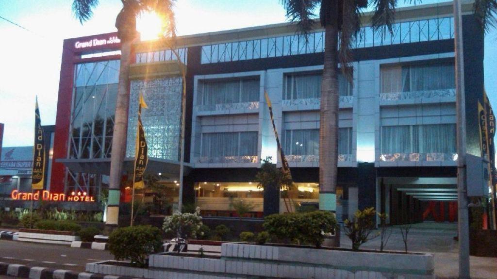 Grand Dian Hotel Slawi 테갈 외부 사진